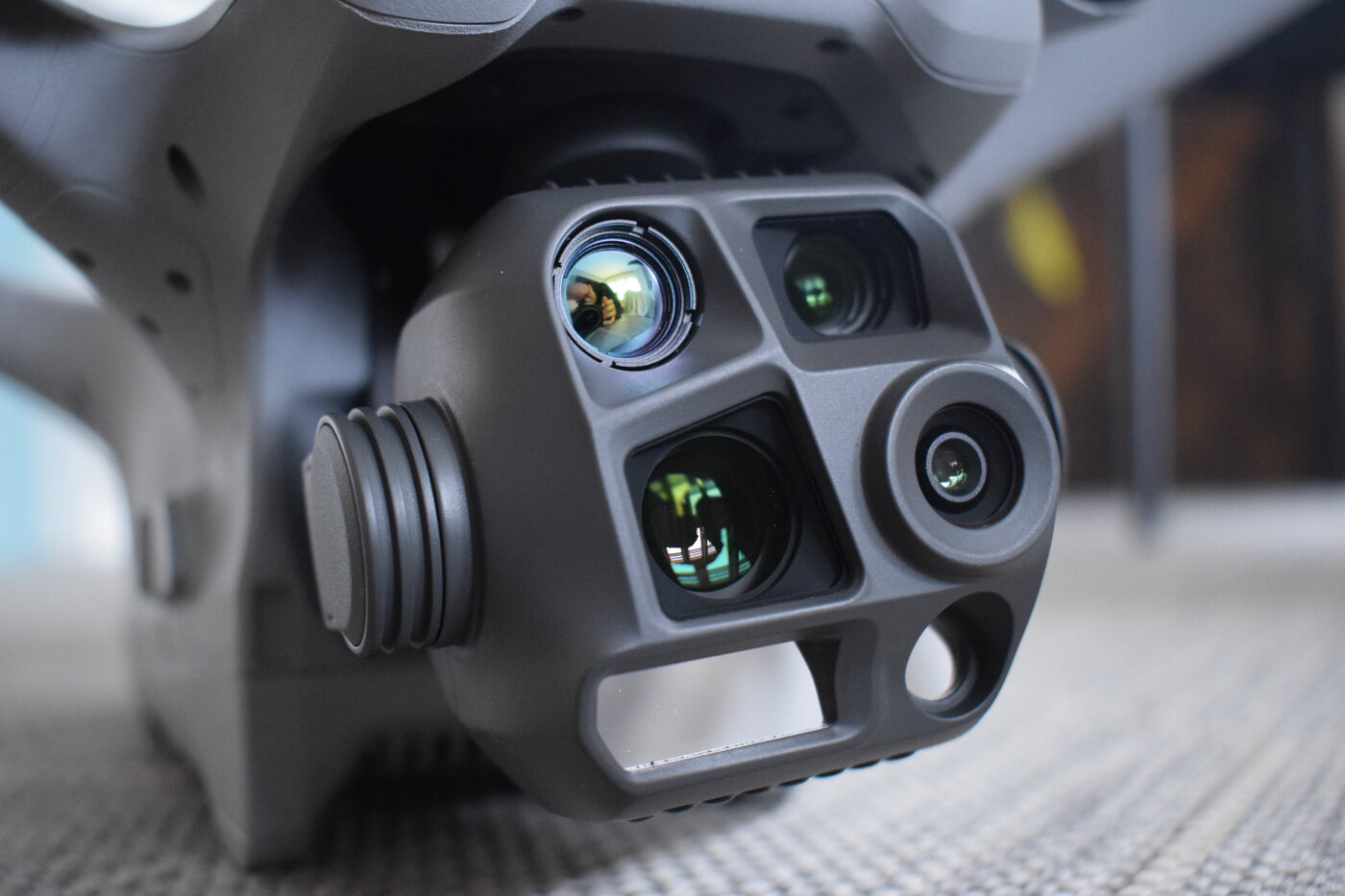 Professionelle DJI Matrice Multisensor-Drohne
